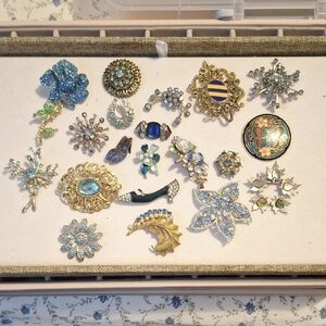 Vintage Blue Brooch Lot